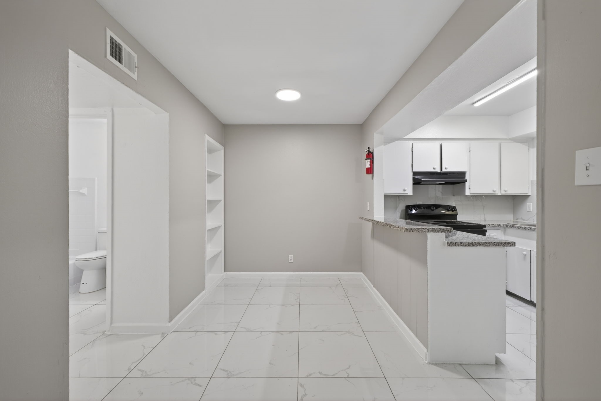 10600 South Post Oak Road, Unit 101 Houston, TX 77035 - Photo 4 of 32 Breakfast area with bookshelves and efficiency Lighting.