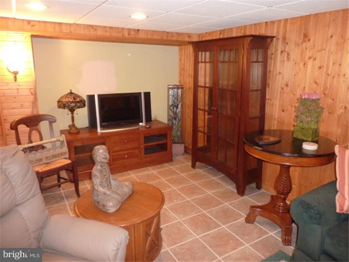 230 Rutledge Avenue Rutledge, PA 19070 - Photo 23 of 25 Family Room