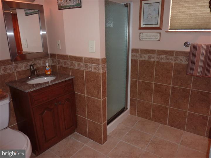 230 Rutledge Avenue Rutledge, PA 19070 - Photo 10 of 25 Bathroom