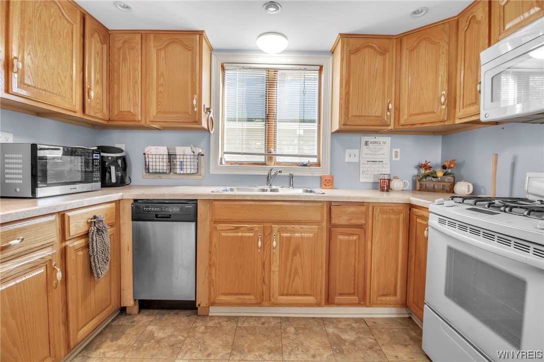 155 Harding Road Buffalo, NY 14220 - Photo 4 of 50