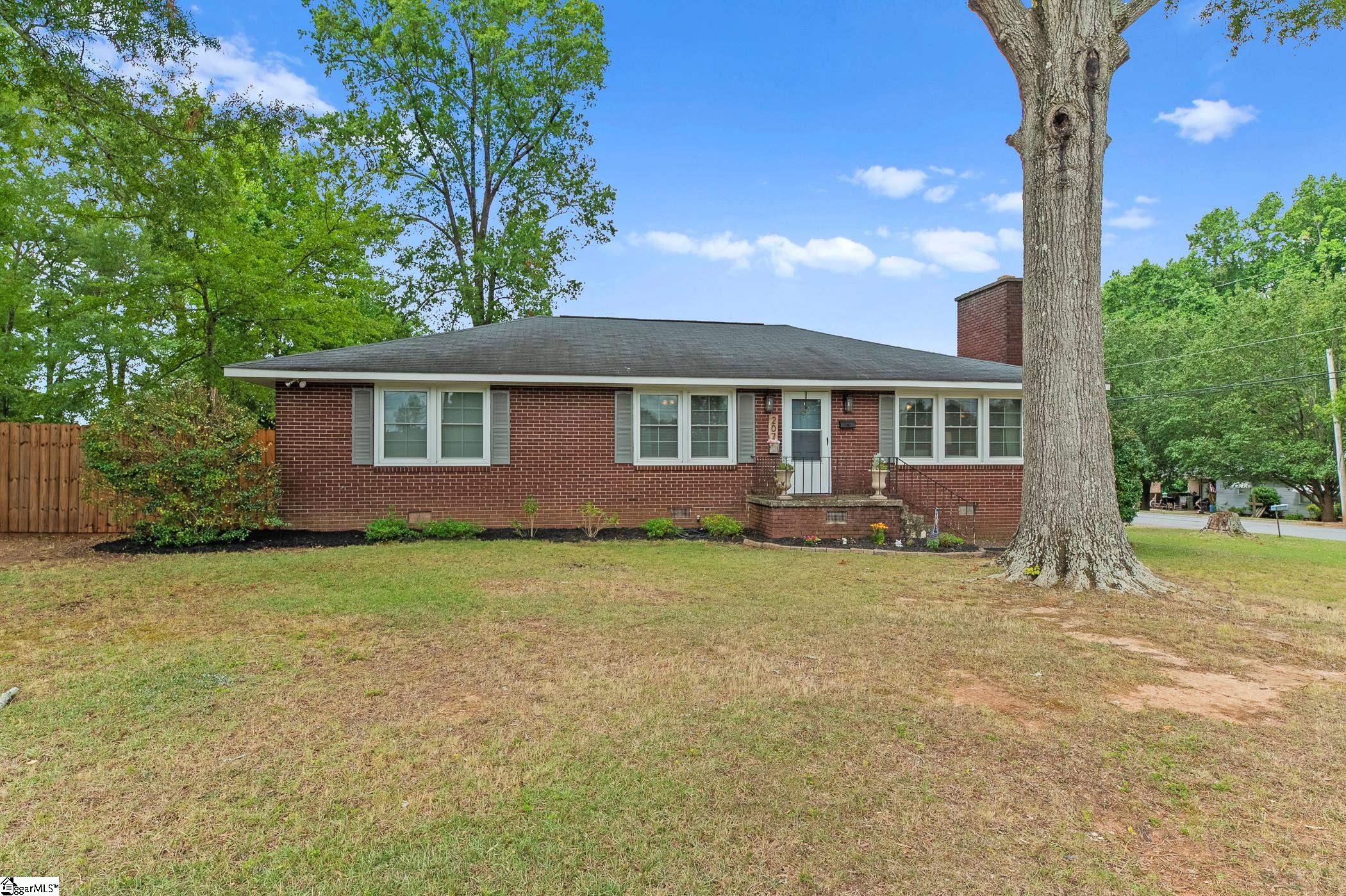 207 Phillips Street Clinton, SC 29325 - Photo 1 of 36 Gallery Image 1