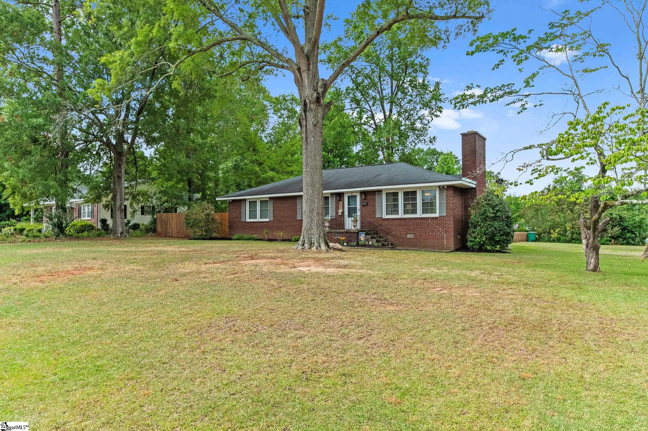 207 Phillips Street Clinton, SC 29325 - Photo 3 of 36 Gallery Image 3