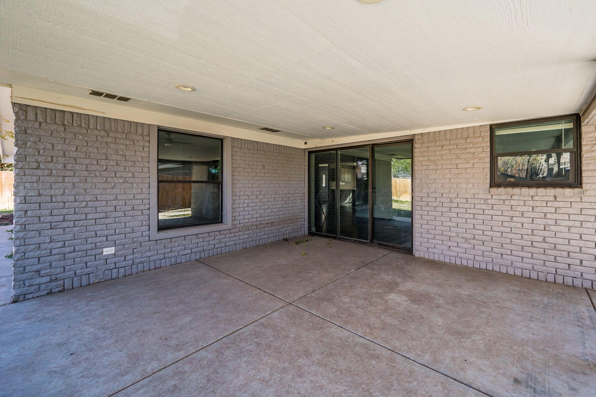 6218 Adirondack Trail Amarillo, TX 79106 - Photo 23 of 26 a view of an empty room with window
