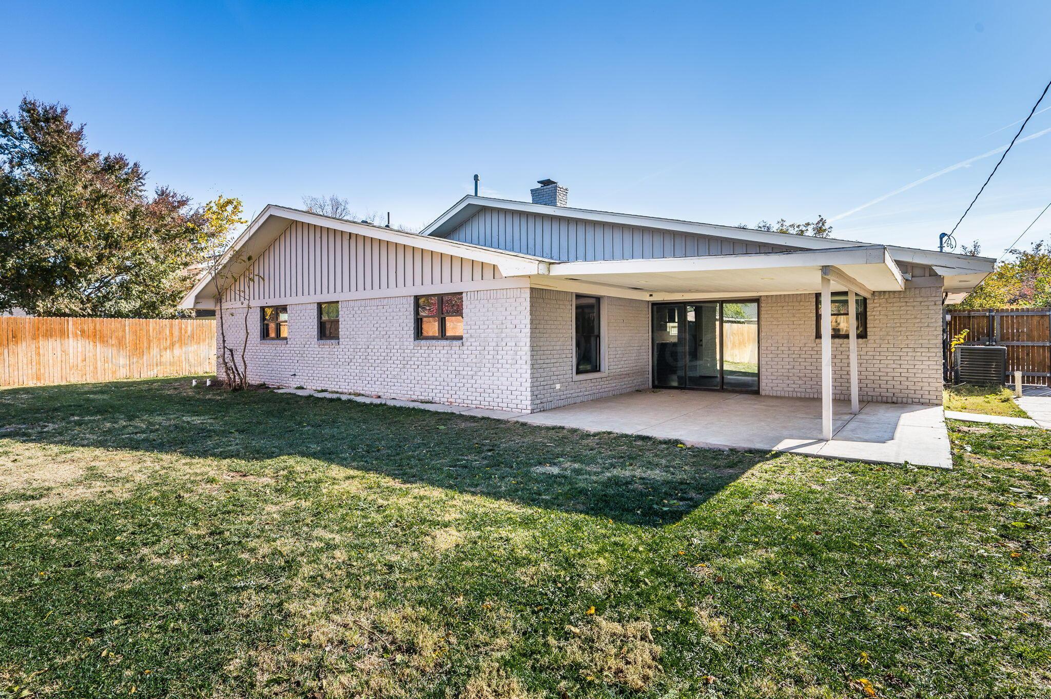 6218 Adirondack Trail Amarillo, TX 79106 - Photo 24 of 26 a front view of a house with garden