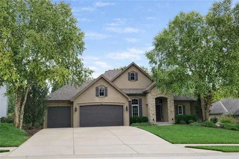 $575,000 | 7803 North Hull Avenue, Kansas City, MO 64151