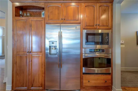 $575,000 | 7803 North Hull Avenue, Kansas City, MO 64151