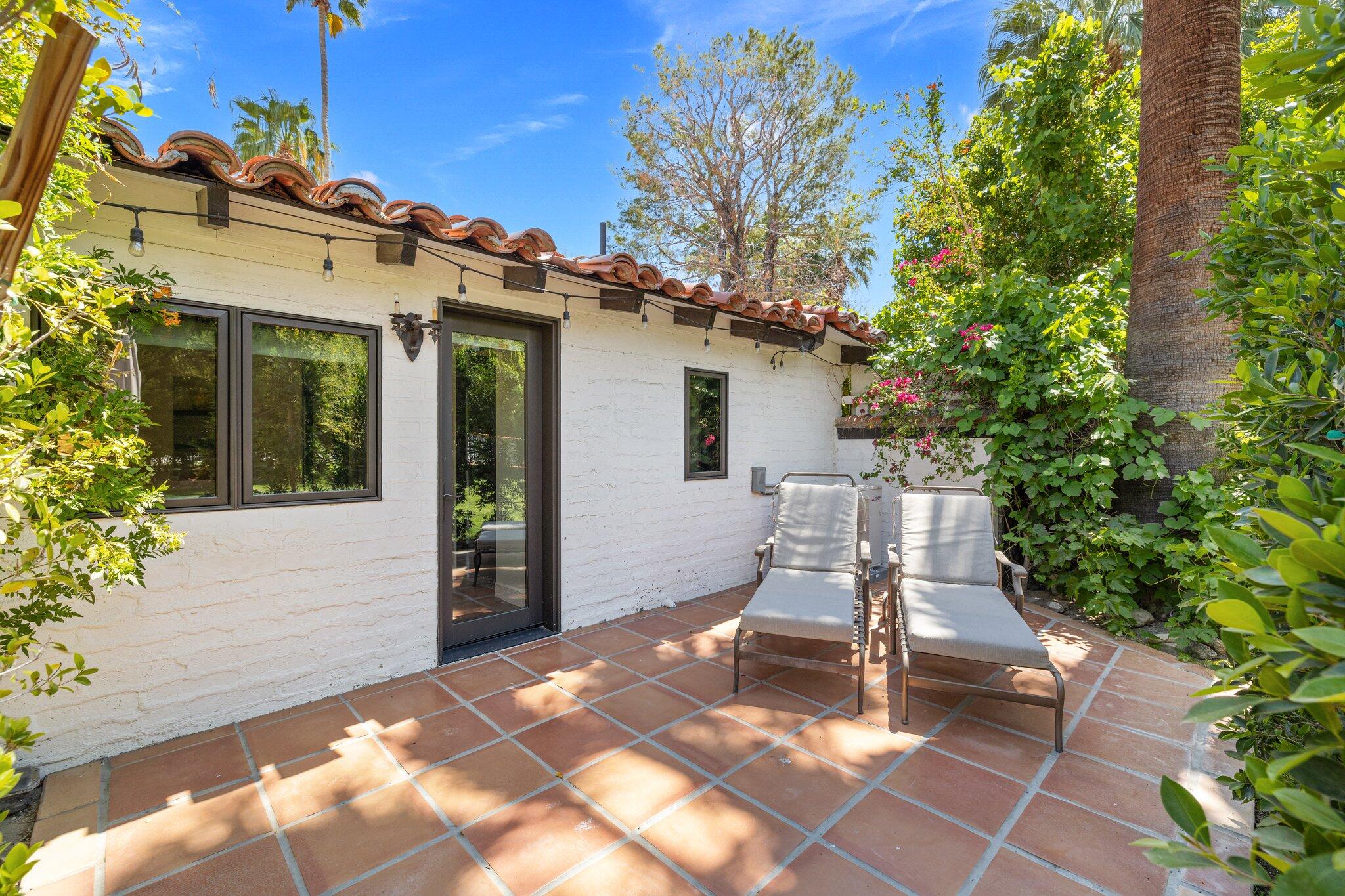 435 West Vereda Sur Palm Springs, CA 92262 - Photo 44 of 80 a front view of a house with a yard