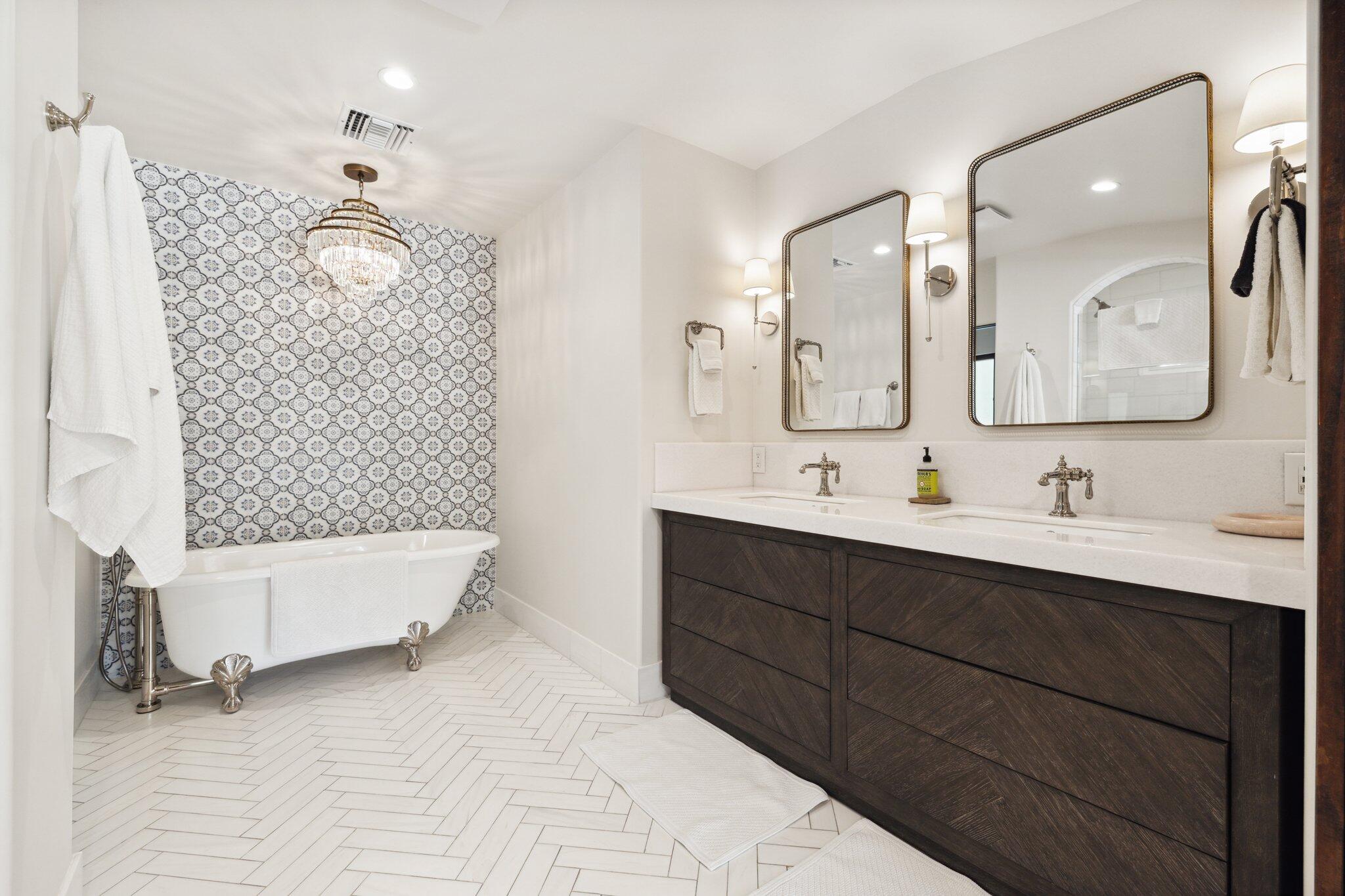 435 West Vereda Sur Palm Springs, CA 92262 - Photo 61 of 80 a bathroom with a double vanity sink mirror and bathtub
