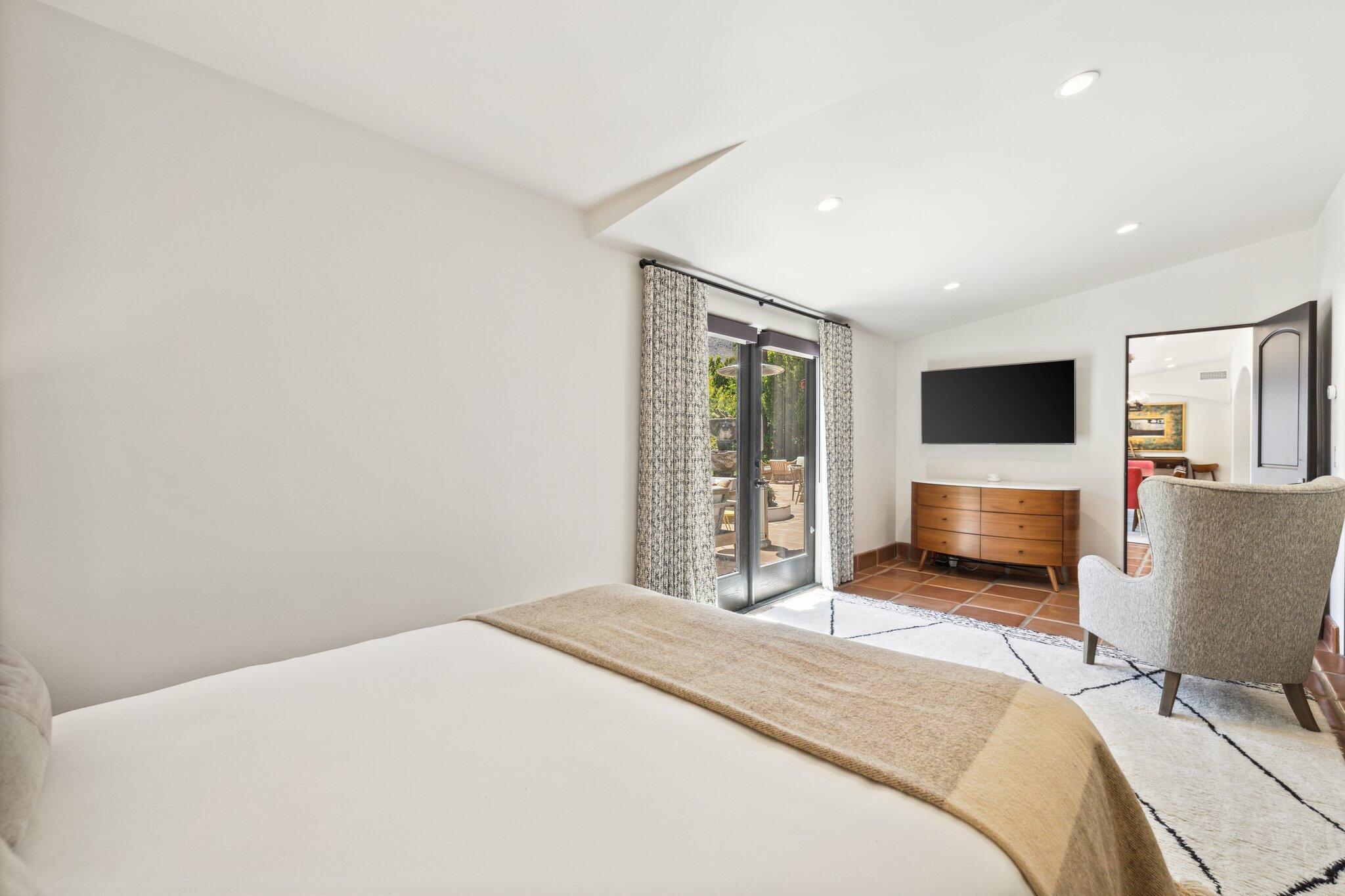 435 West Vereda Sur Palm Springs, CA 92262 - Photo 65 of 80 a bedroom with a bed and a flat screen tv