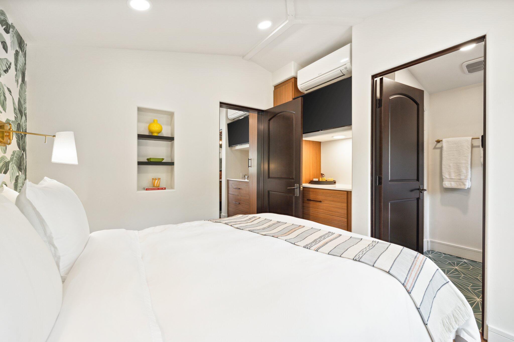 435 West Vereda Sur Palm Springs, CA 92262 - Photo 70 of 80 a bedroom with a bed and a chandelier