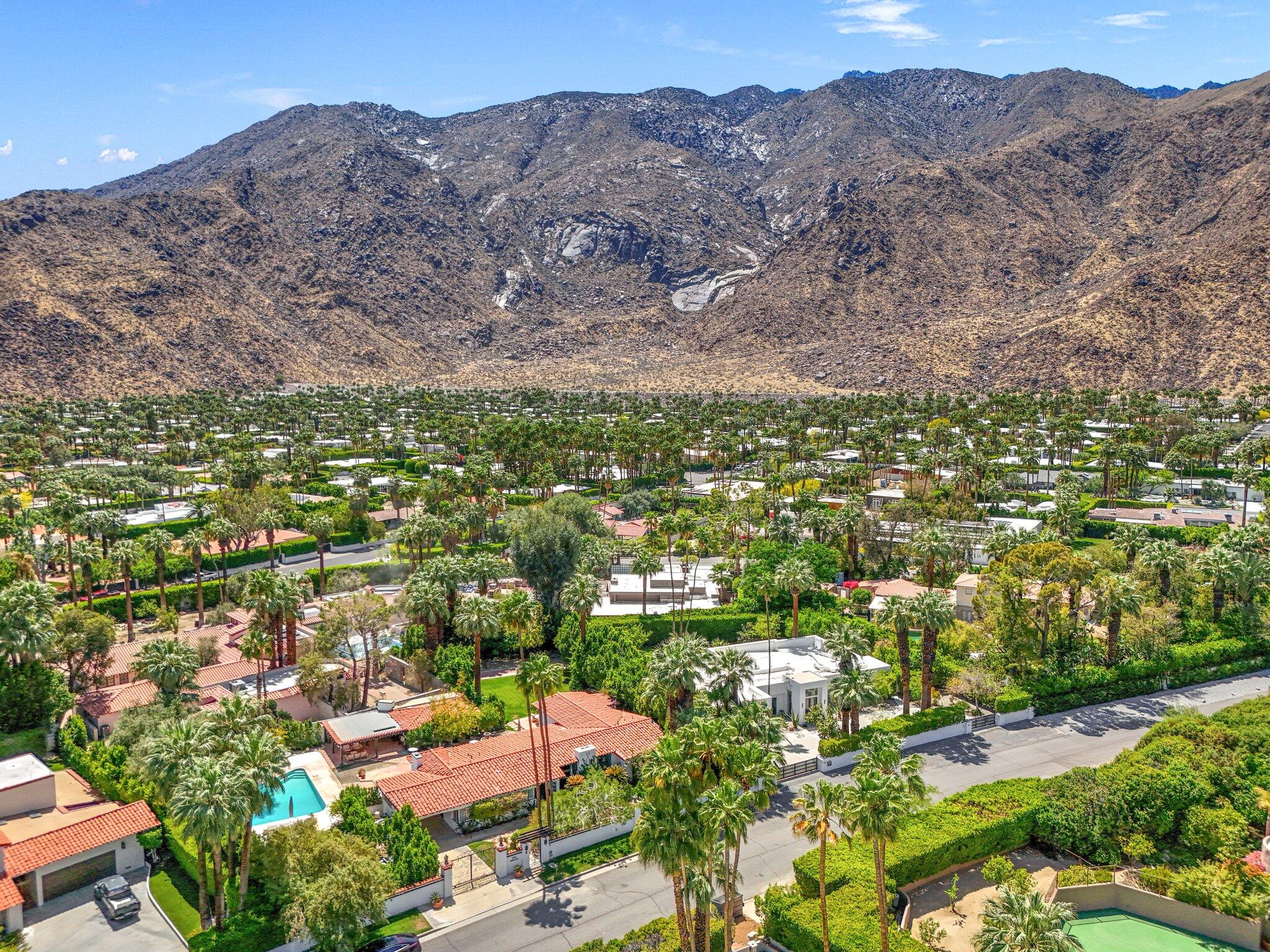 435 West Vereda Sur Palm Springs, CA 92262 - Photo 79 of 80 an aerial view of residential houses and outdoor space