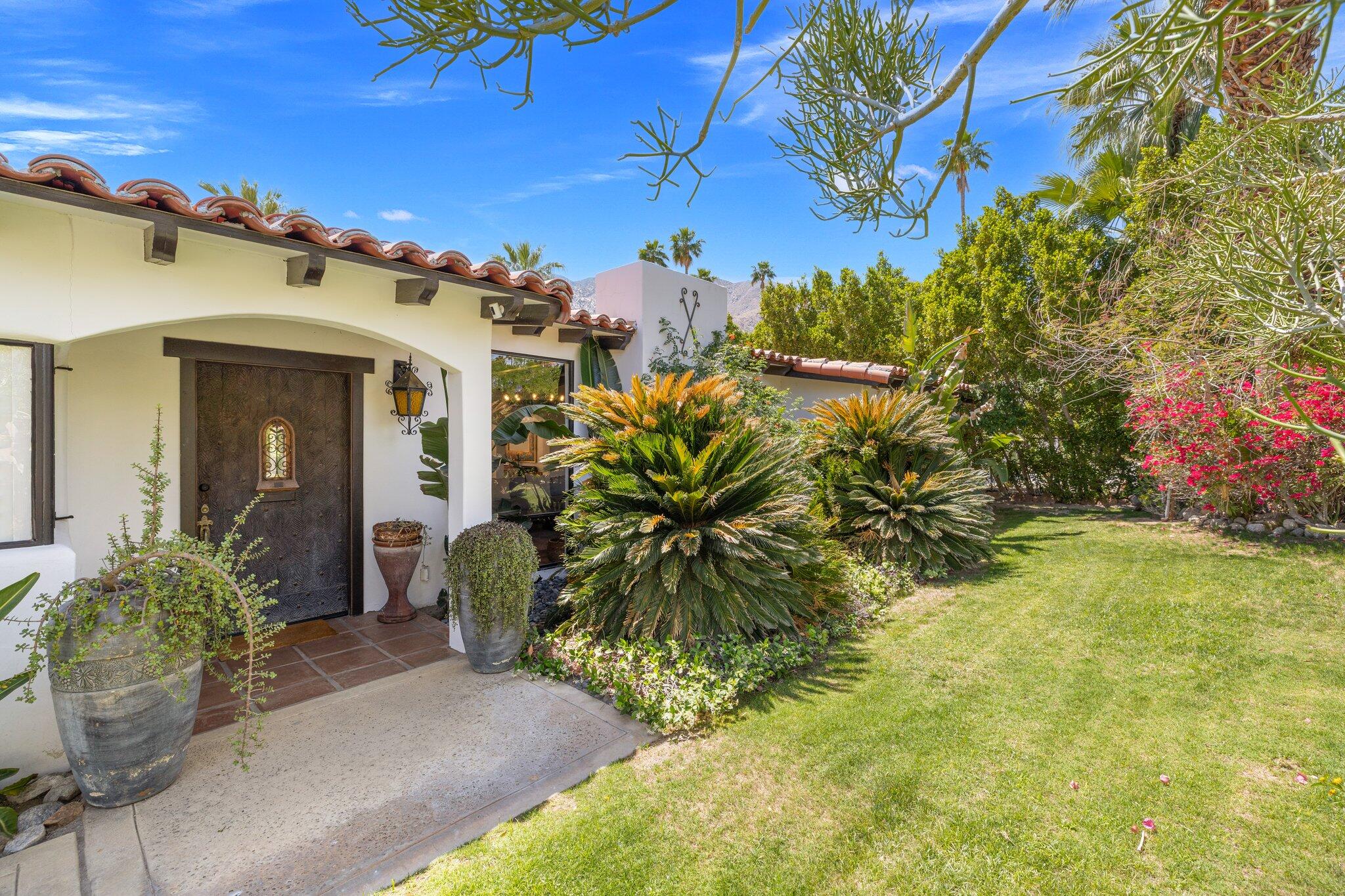 435 West Vereda Sur Palm Springs, CA 92262 - Photo 8 of 80 a view of a house with a yard