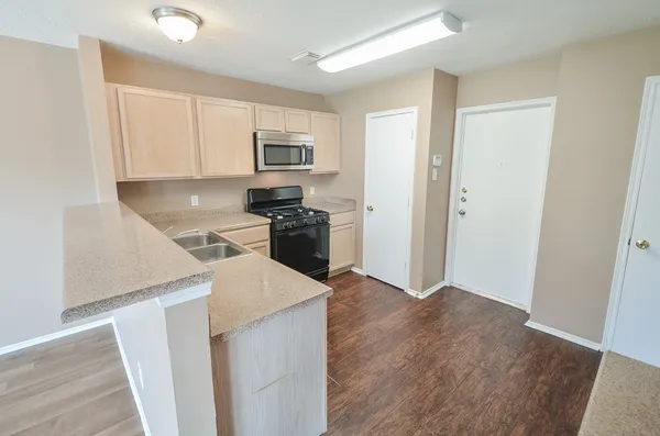 $2,100 | 17327 Davenway Drive, Houston, TX 77084