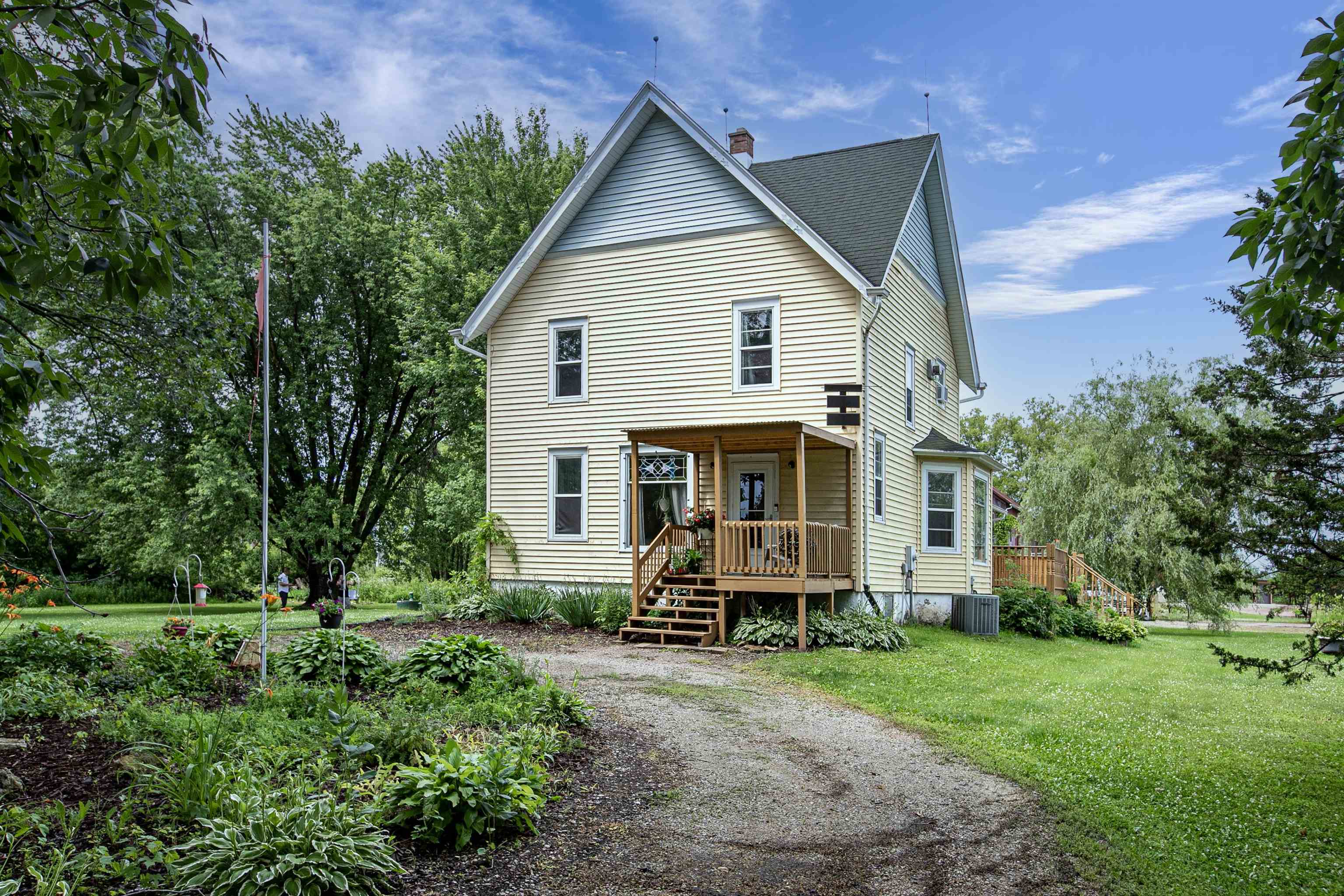 9511 Old Road Fremont, WI 54940 - Photo 2 of 67