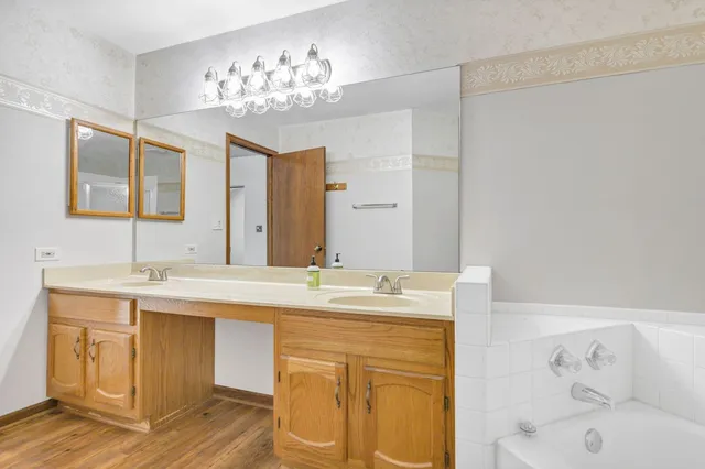 $2,700 | 2116 Glasgow Court, Unit 2116, Hanover Park, IL 60133