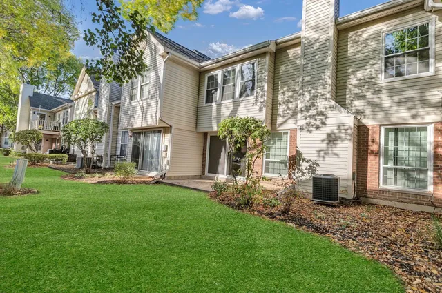 $2,700 | 2116 Glasgow Court, Unit 2116, Hanover Park, IL 60133