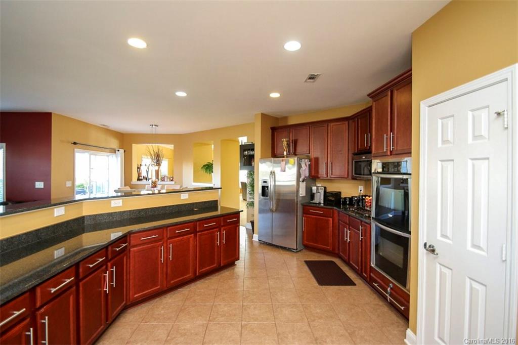 9506 Seamill Road Charlotte, NC 28278 - Photo 3 of 24 Gallery Image 3