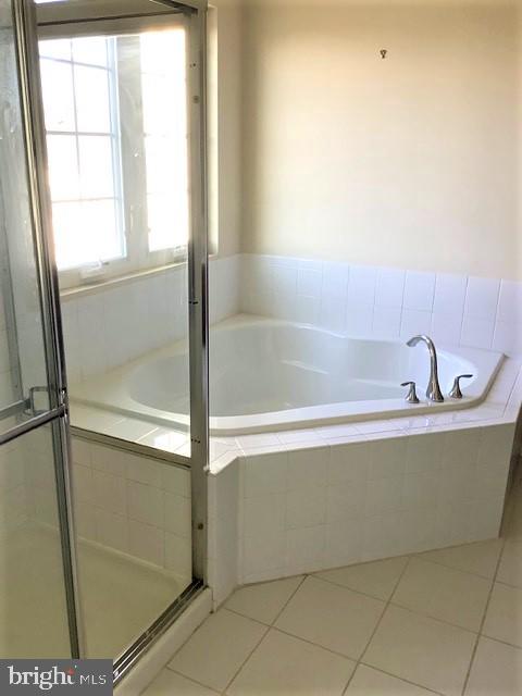 8708 Sagebrush Lane Laurel, MD 20724 - Photo 22 of 29 a bathroom with a bathtub