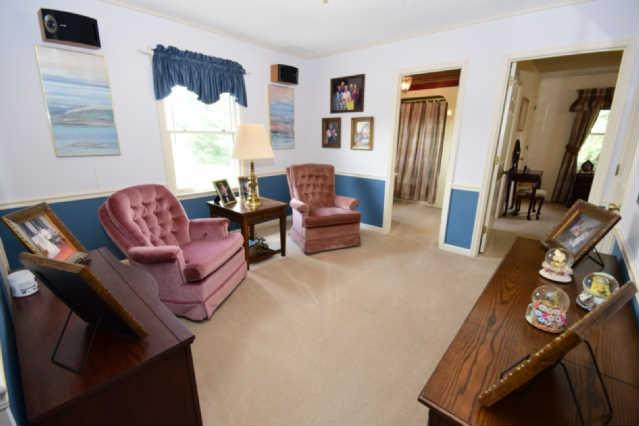5129 Baker Road Murfreesboro, TN 37129 - Photo 10 of 20 This great den area sits right off the downstairs master area.