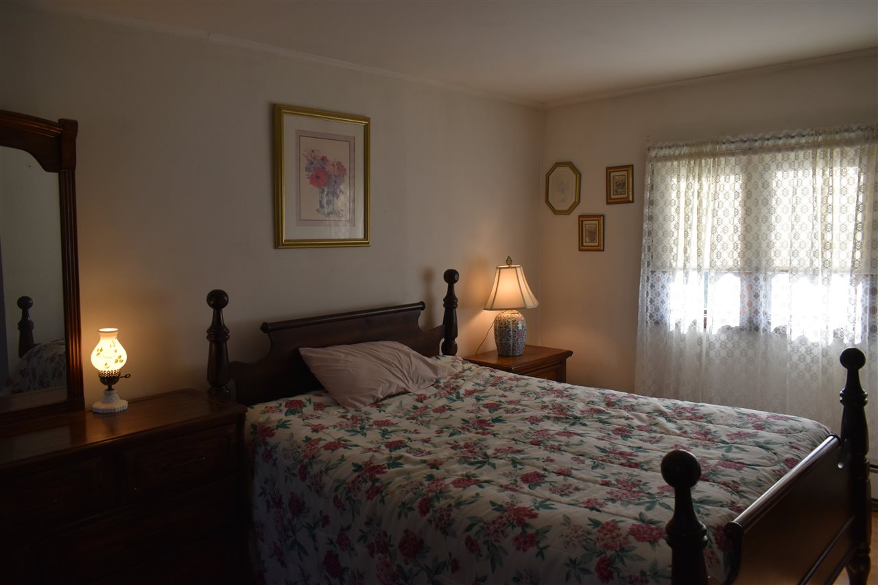 106 Robinson Road Hudson, NH 03051 - Photo 13 of 39 Gallery Image 13