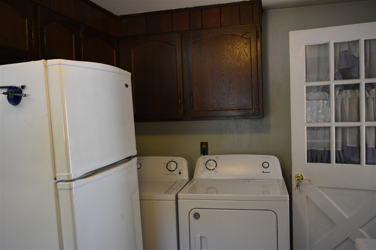 106 Robinson Road Hudson, NH 03051 - Photo 4 of 39 Gallery Image 4