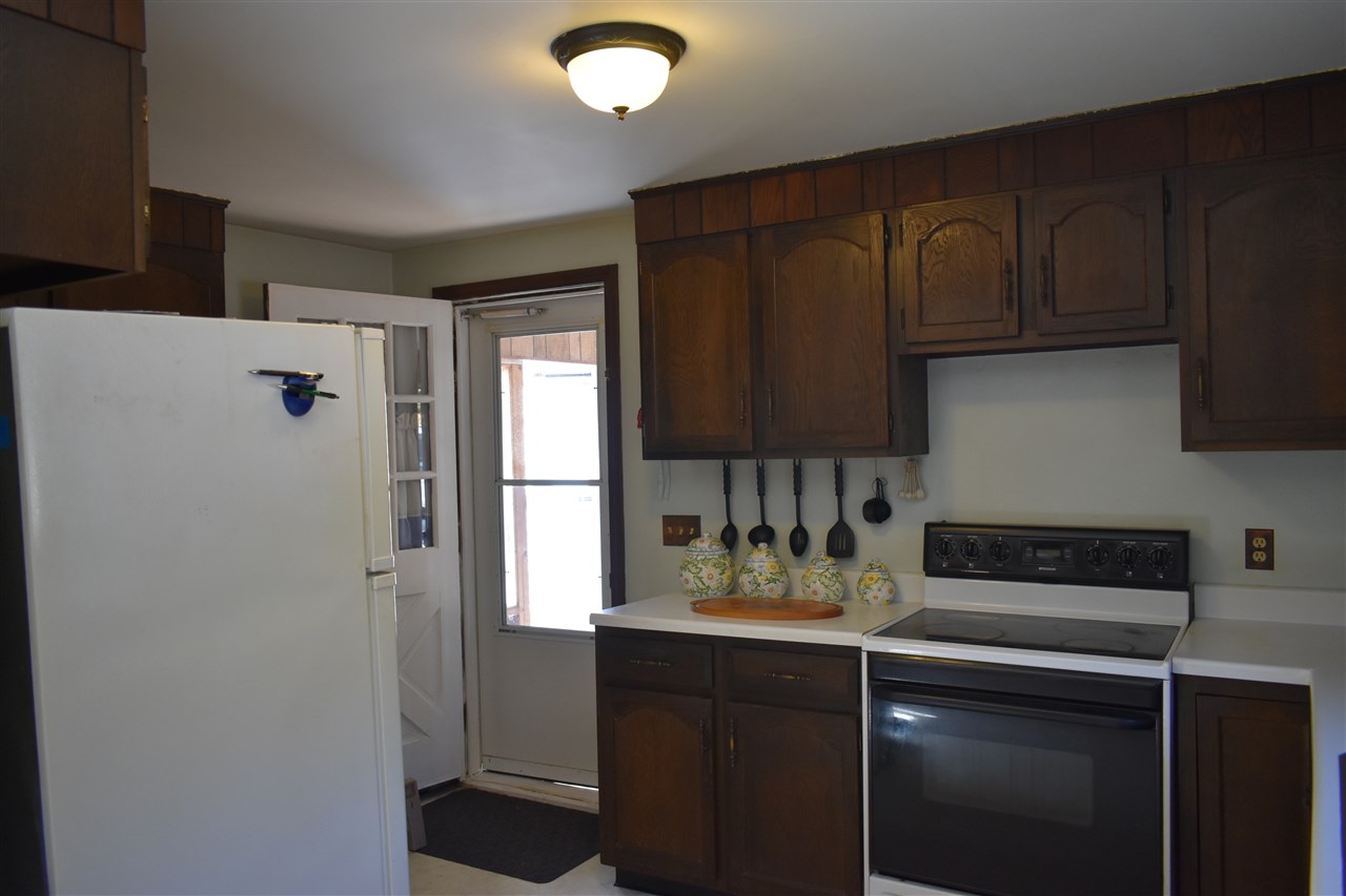 106 Robinson Road Hudson, NH 03051 - Photo 5 of 39 Gallery Image 5