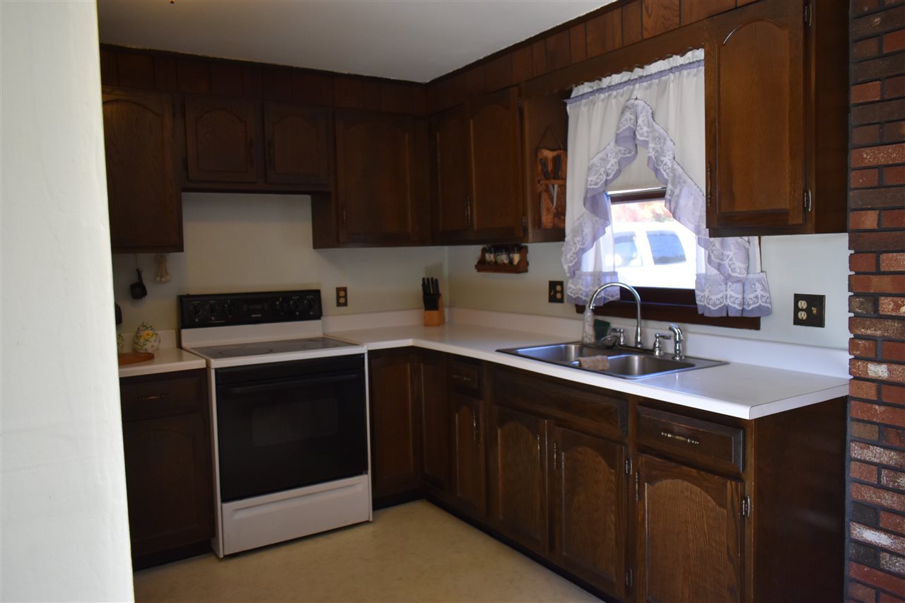106 Robinson Road Hudson, NH 03051 - Photo 6 of 39 Gallery Image 6