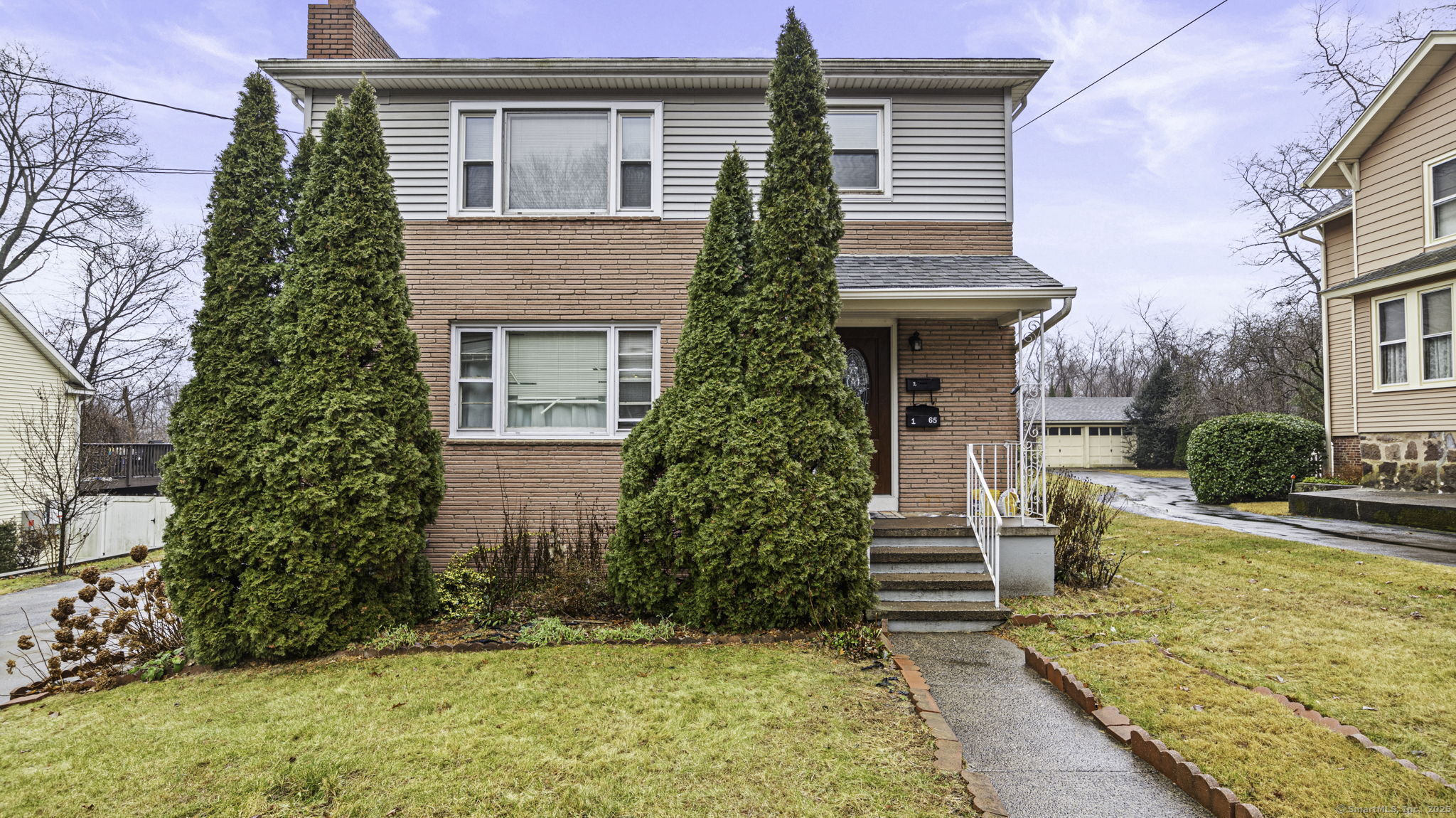 a front view of house with yard