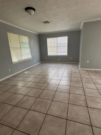 $1,600 | 818 North Commerce Street, Baytown, TX 77520