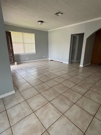 $1,600 | 818 North Commerce Street, Baytown, TX 77520