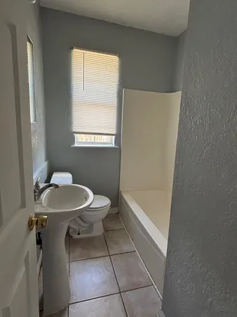 $1,600 | 818 North Commerce Street, Baytown, TX 77520