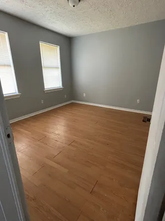 $1,600 | 818 North Commerce Street, Baytown, TX 77520
