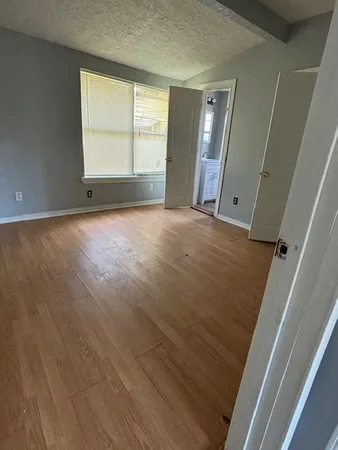 $1,600 | 818 North Commerce Street, Baytown, TX 77520