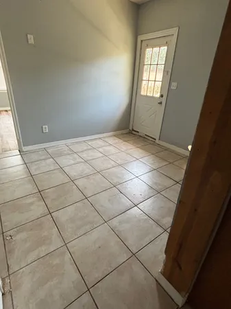 $1,600 | 818 North Commerce Street, Baytown, TX 77520