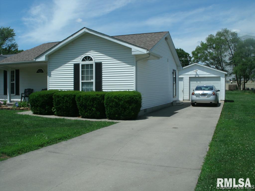 2033 East Adams Street Springfield, IL 62703 - Photo 3 of 16