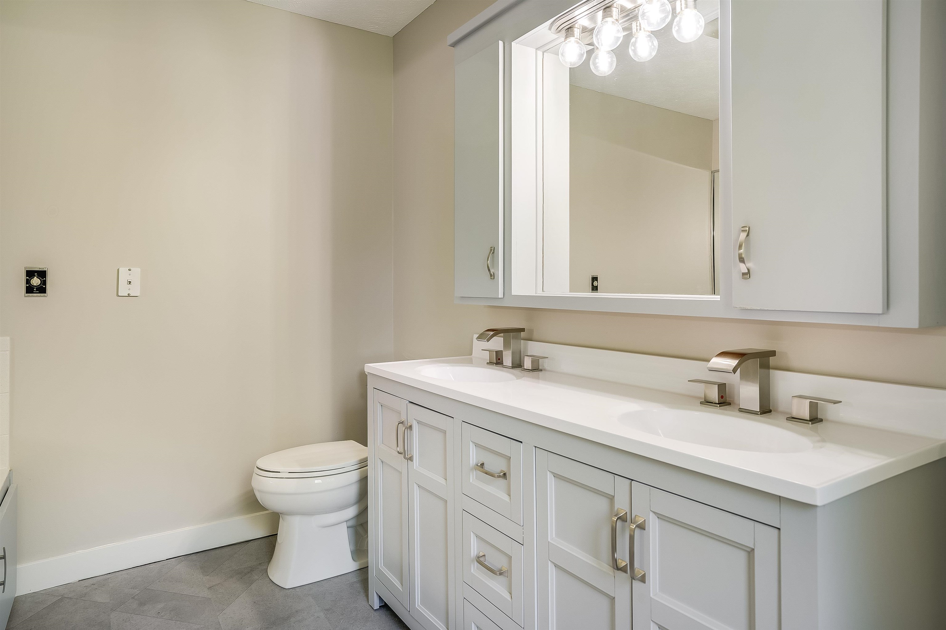 122 Olesen Road Derry, NH 03038 - Photo 19 of 42