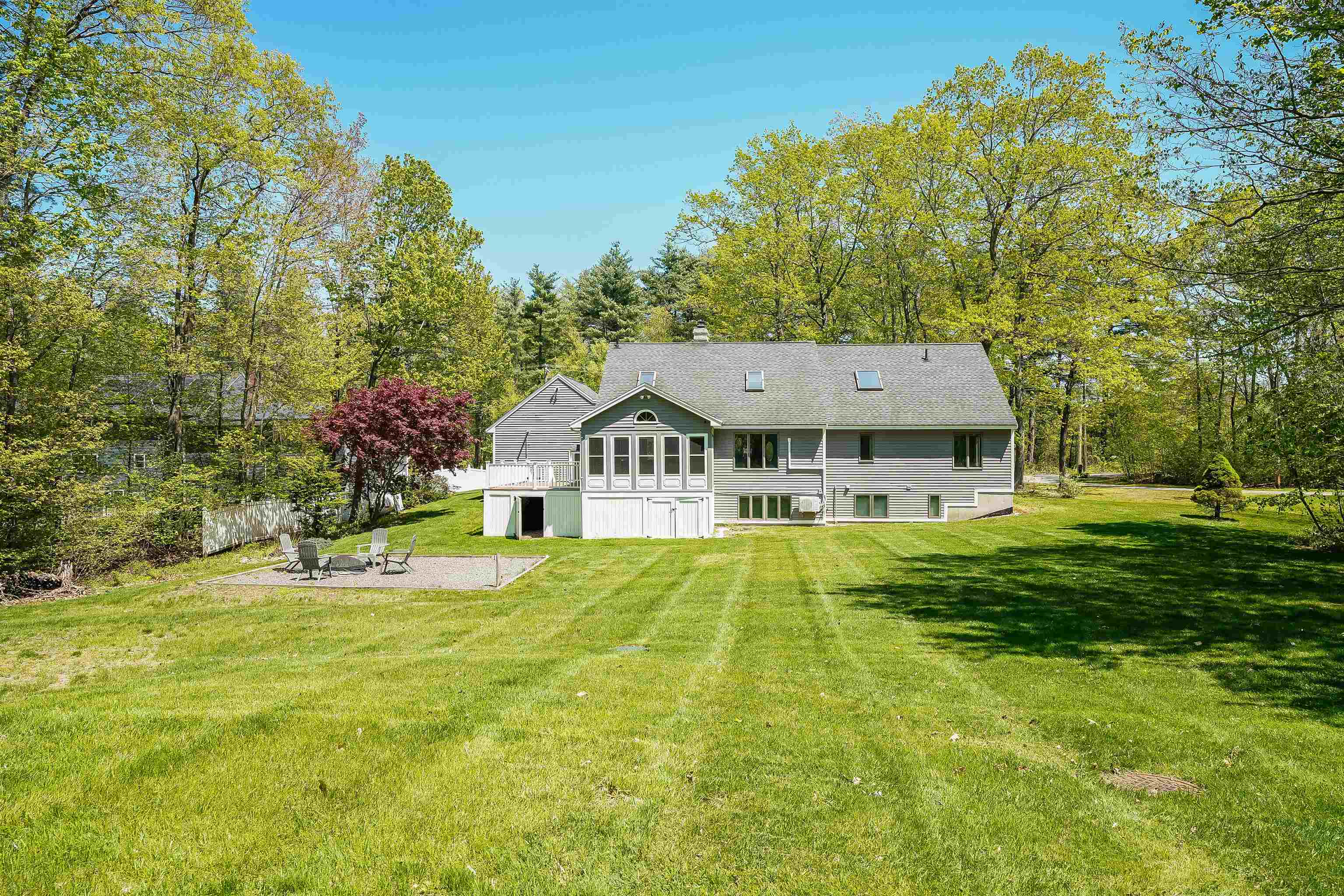 122 Olesen Road Derry, NH 03038 - Photo 2 of 42