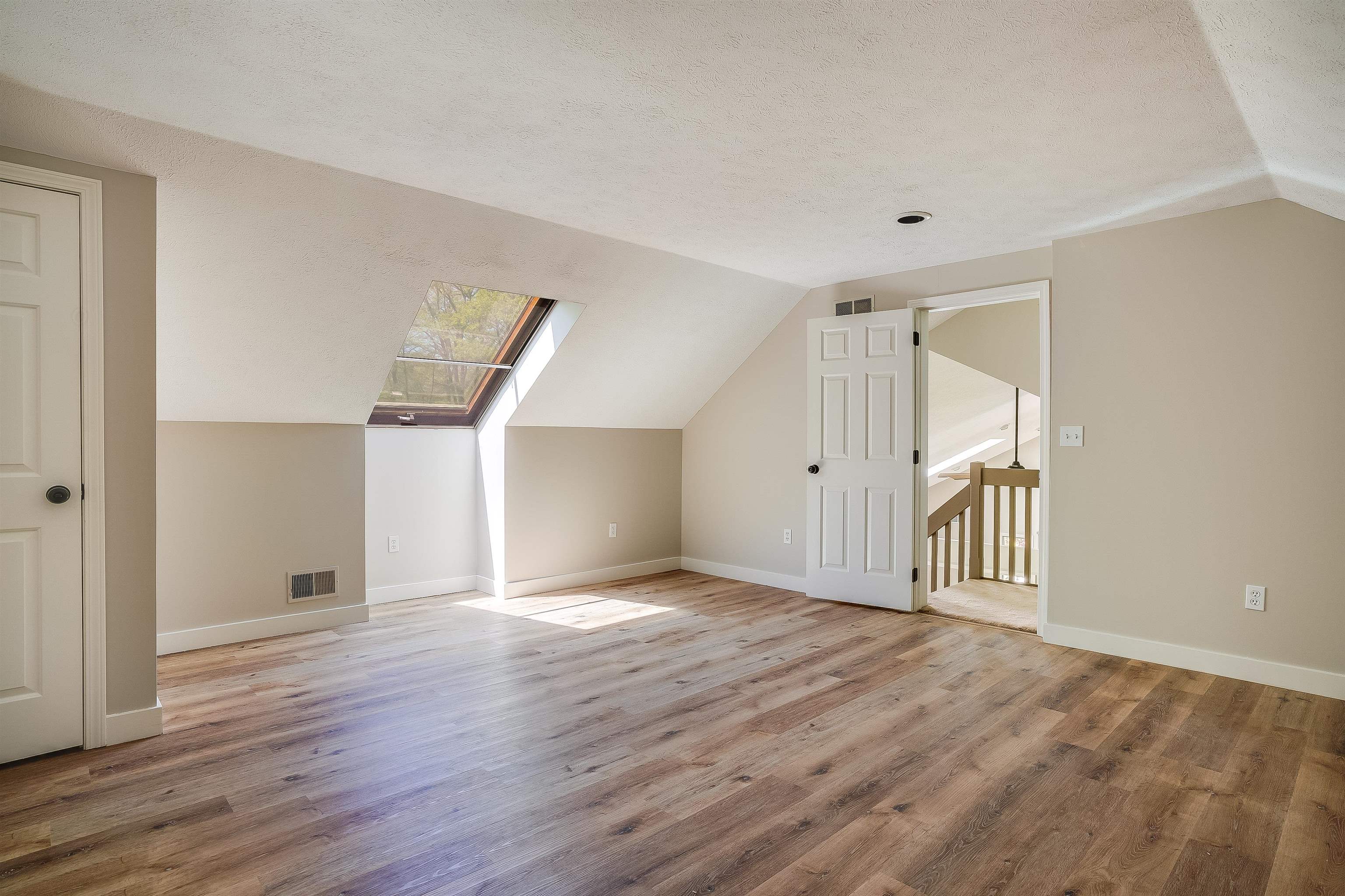 122 Olesen Road Derry, NH 03038 - Photo 21 of 42