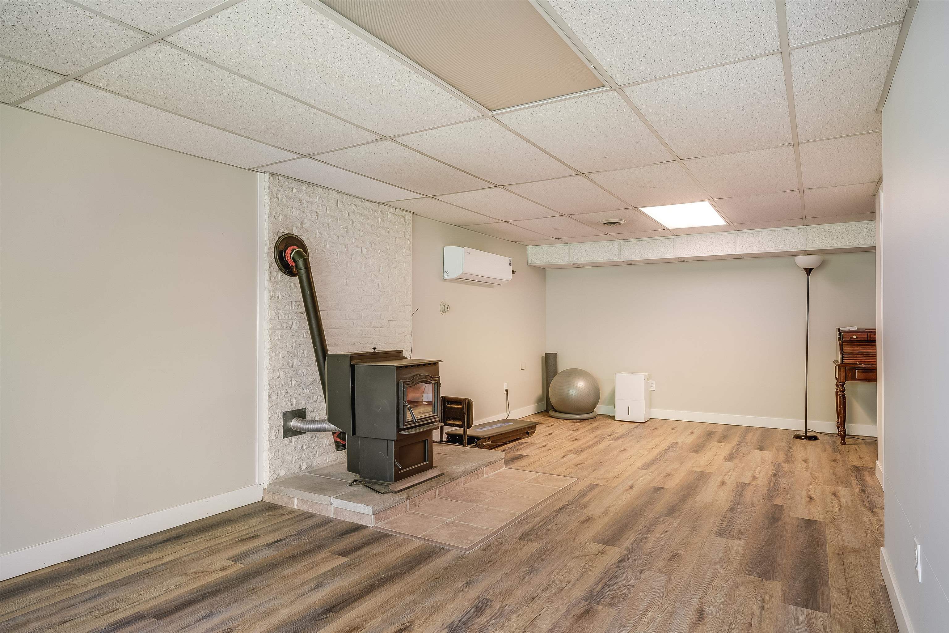 122 Olesen Road Derry, NH 03038 - Photo 25 of 42