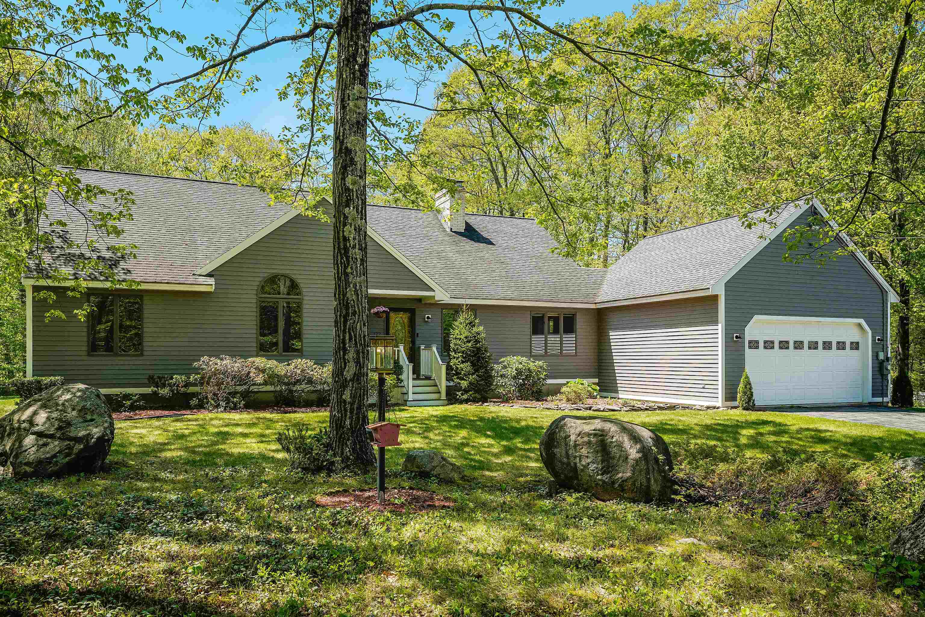 122 Olesen Road Derry, NH 03038 - Photo 3 of 42