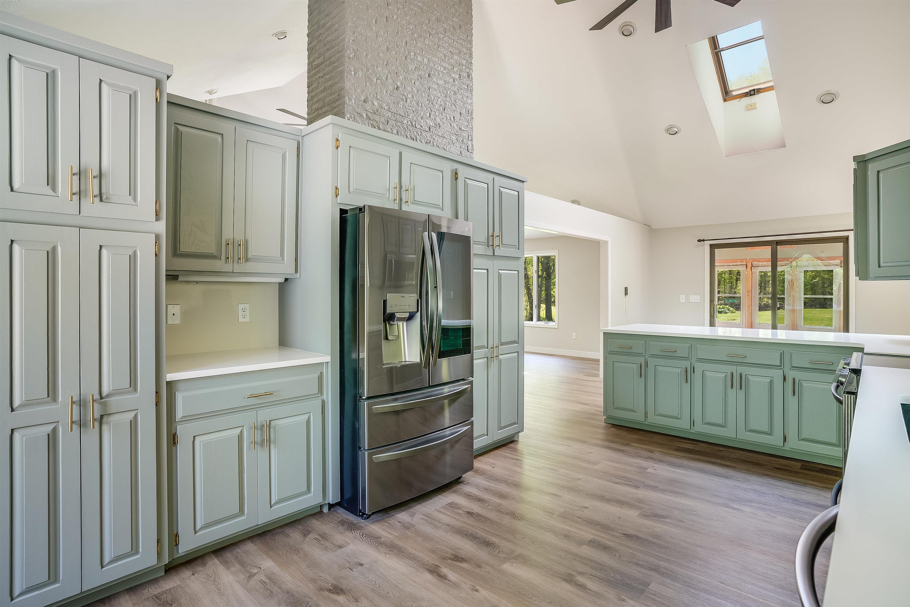 122 Olesen Road Derry, NH 03038 - Photo 4 of 42
