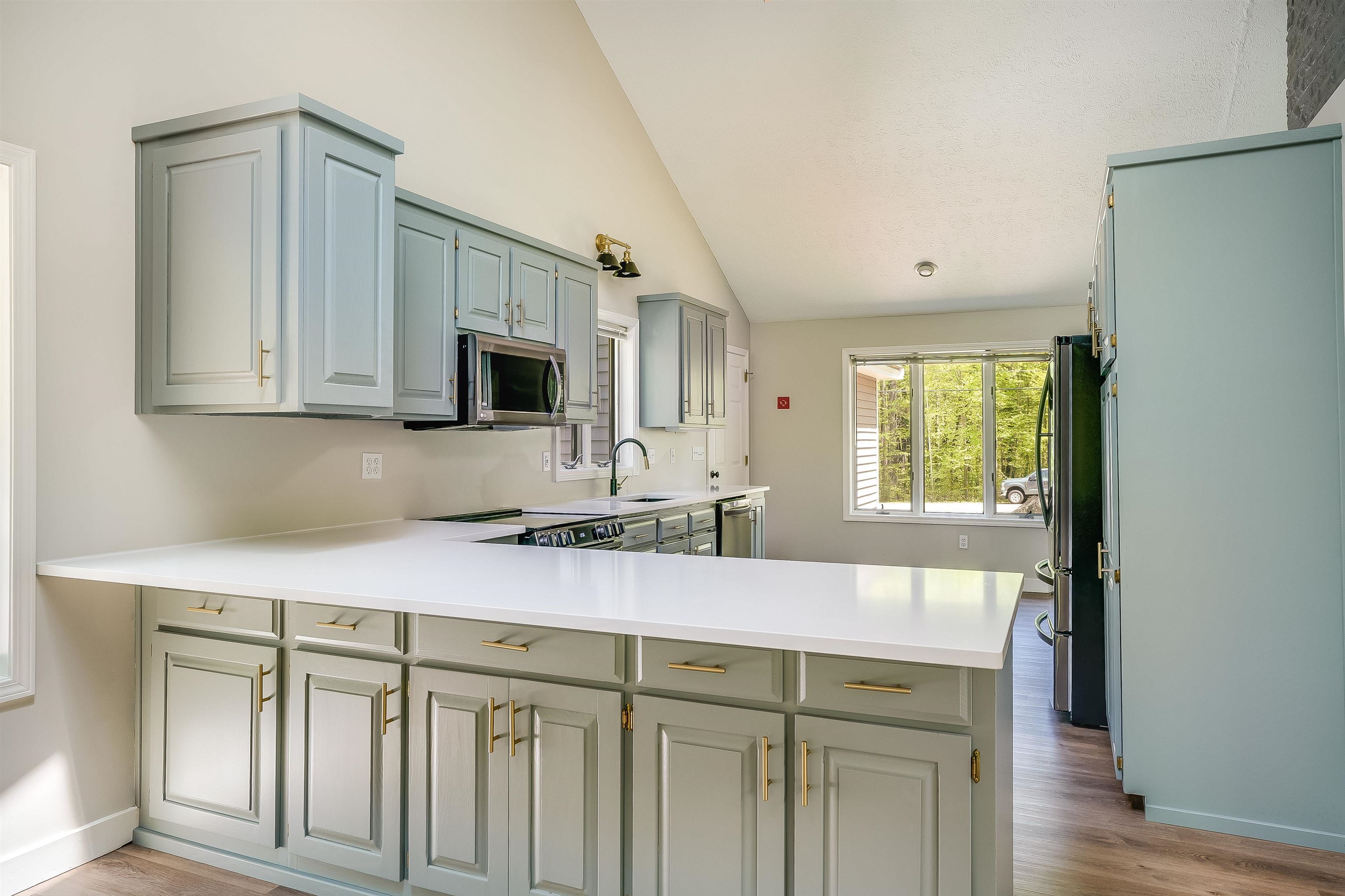 122 Olesen Road Derry, NH 03038 - Photo 10 of 42
