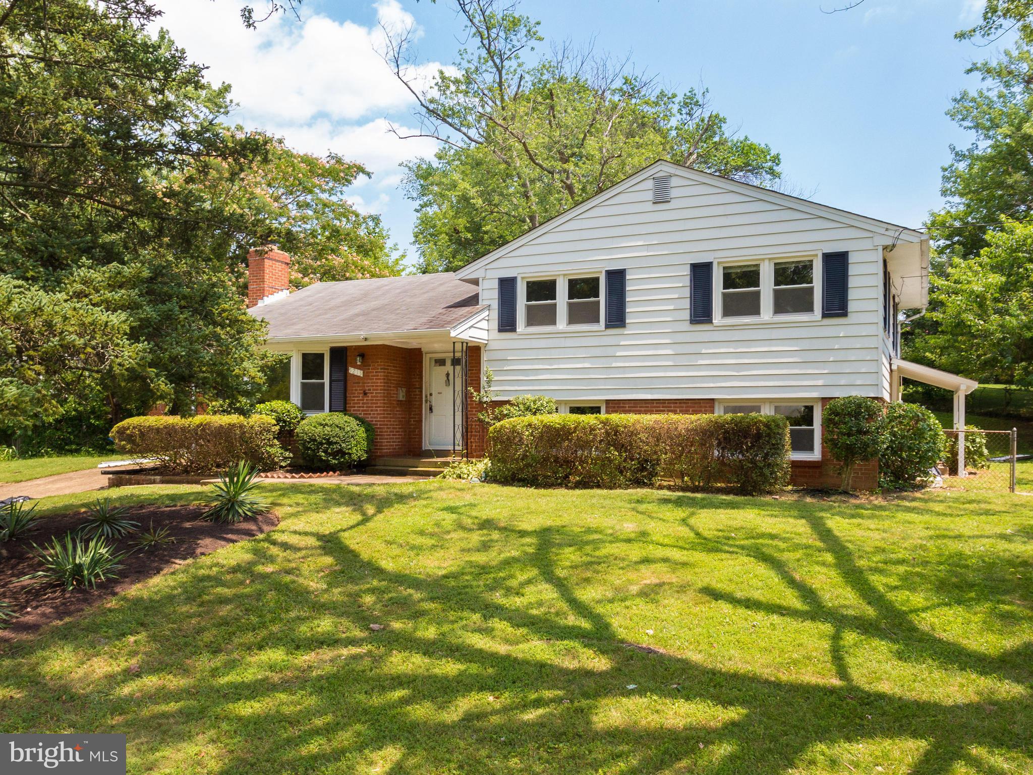 5213 Inverchapel Road Springfield, VA 22151 - Photo 2 of 29 Welcome Home!