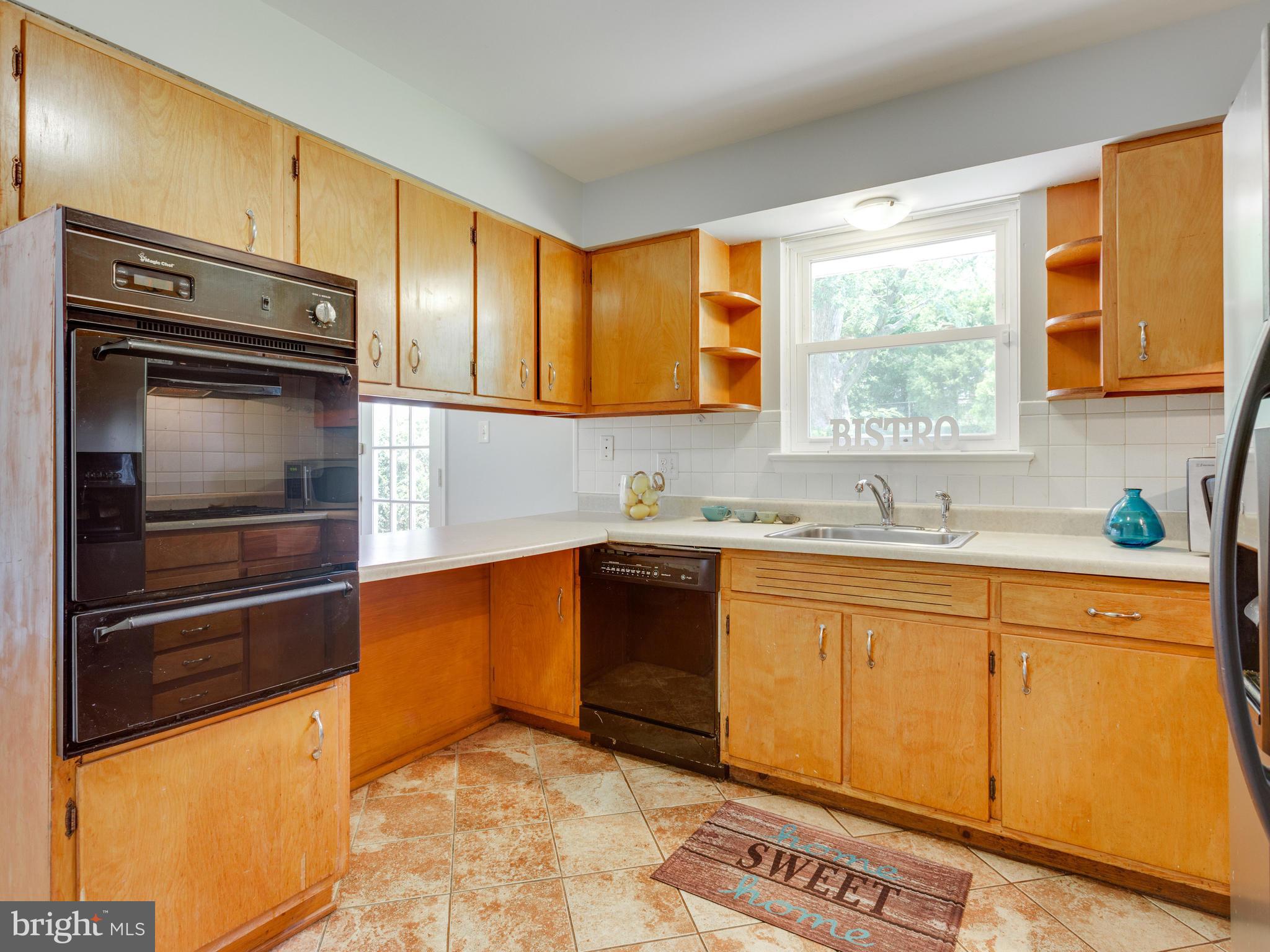 5213 Inverchapel Road Springfield, VA 22151 - Photo 11 of 29 Kitchen