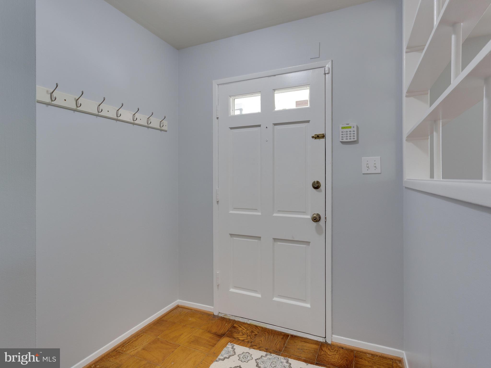 5213 Inverchapel Road Springfield, VA 22151 - Photo 3 of 29 Foyer