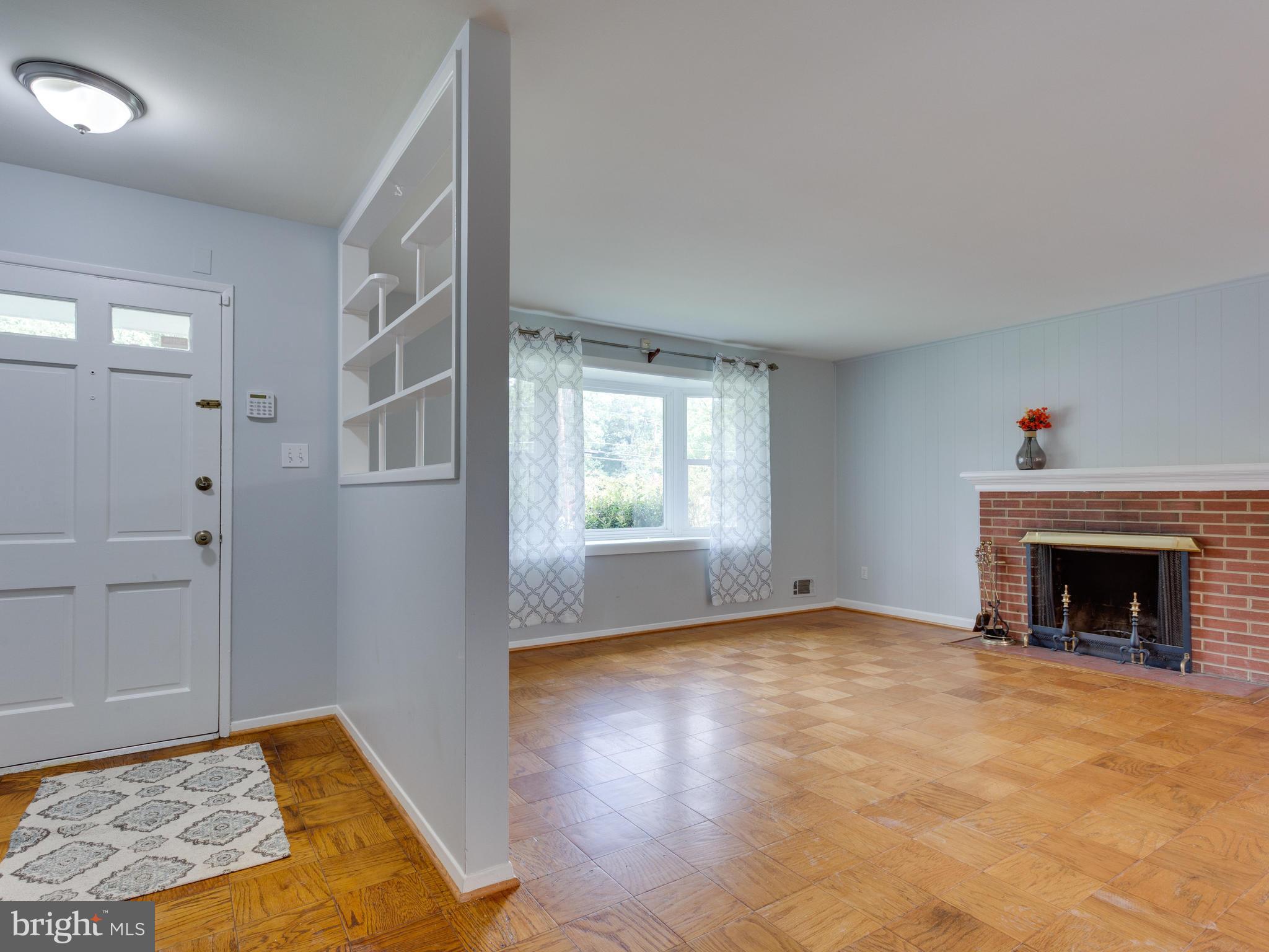 5213 Inverchapel Road Springfield, VA 22151 - Photo 4 of 29 Interior (General)