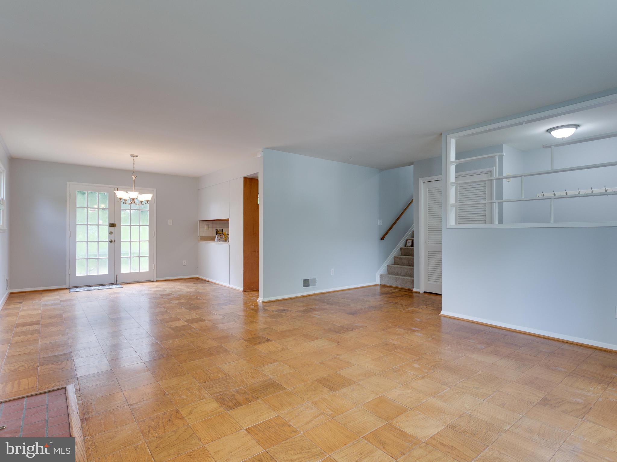 5213 Inverchapel Road Springfield, VA 22151 - Photo 7 of 29 Living Room