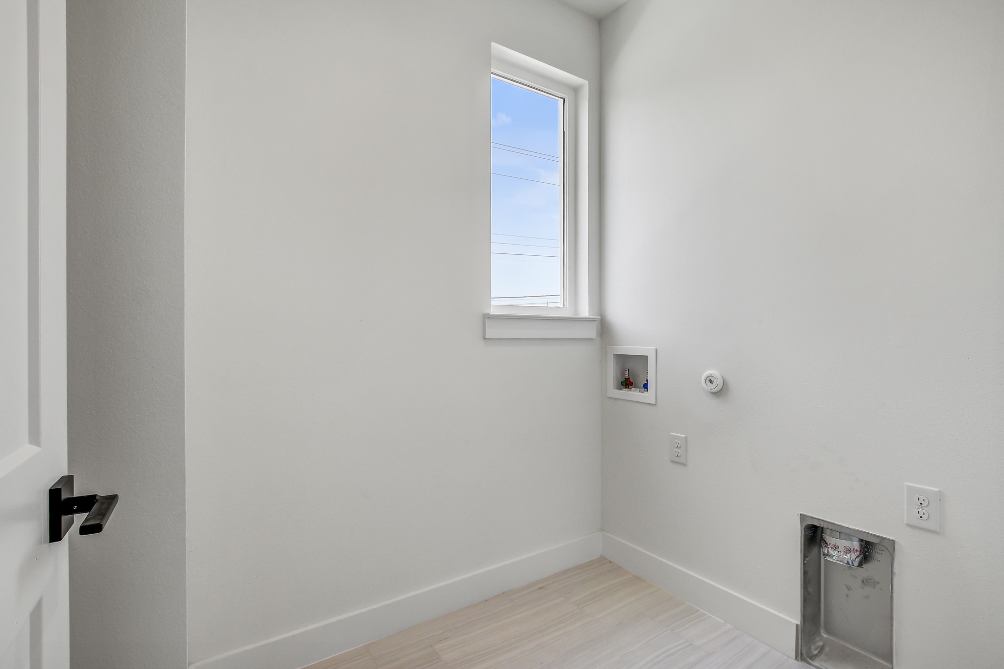 4127 East 12th Street, Unit 4 Austin, TX 78721 - Photo 22 of 32 Laundry area with hookup for a washing machine, hookup for a gas dryer, baseboards, light wood finished floors, and electric dryer hookup