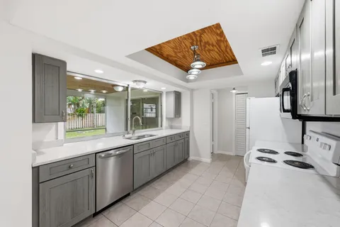 $524,999 | 31 West Coconut Drive, Lake Worth, FL 33467