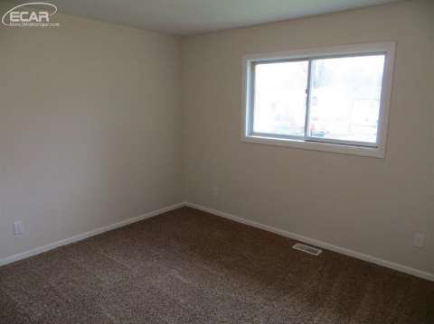 7165 Miller Road Swartz Creek, MI 48473 - Photo 16 of 20 20426760-15.JPG